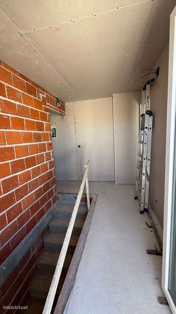 APARTAMENTO T2 Duplex  com terraço, como novo, Situado no Bairro No...-18