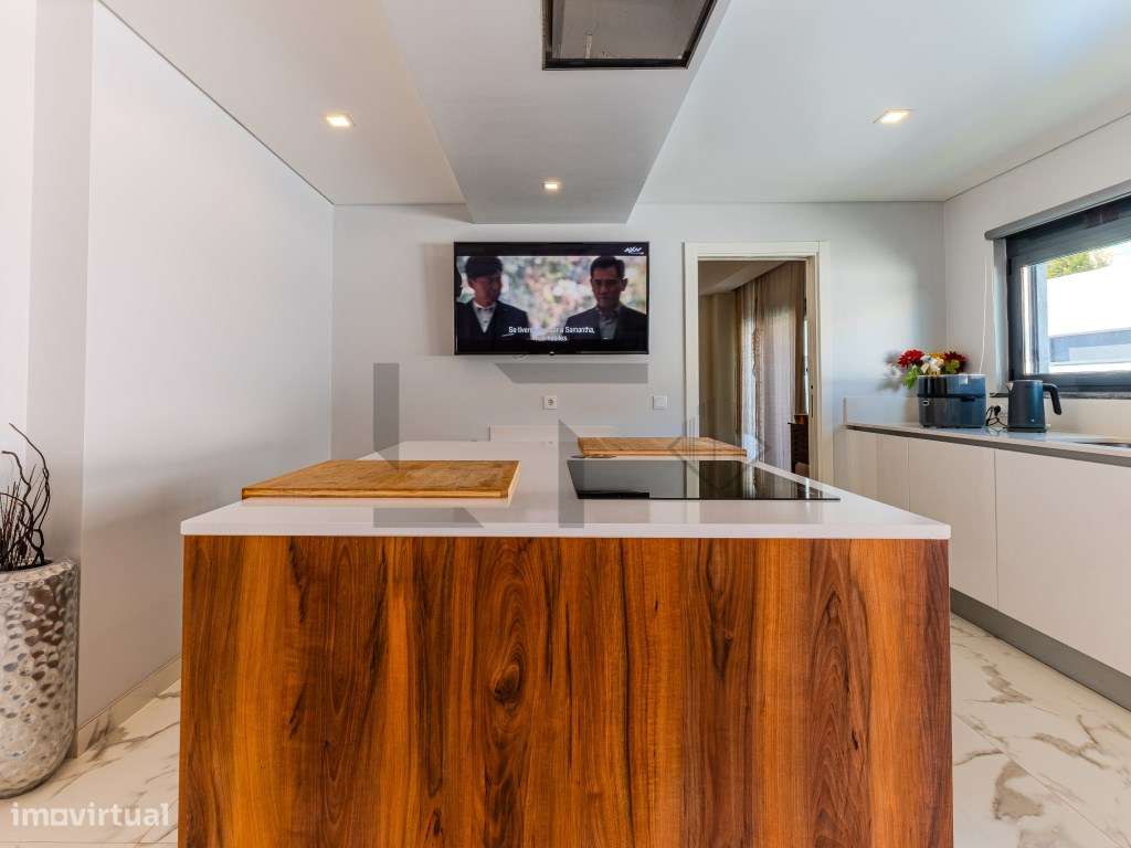 Fantástica Moradia T4 Moderna com Vista Mar, Jardim e Estacionament...-54