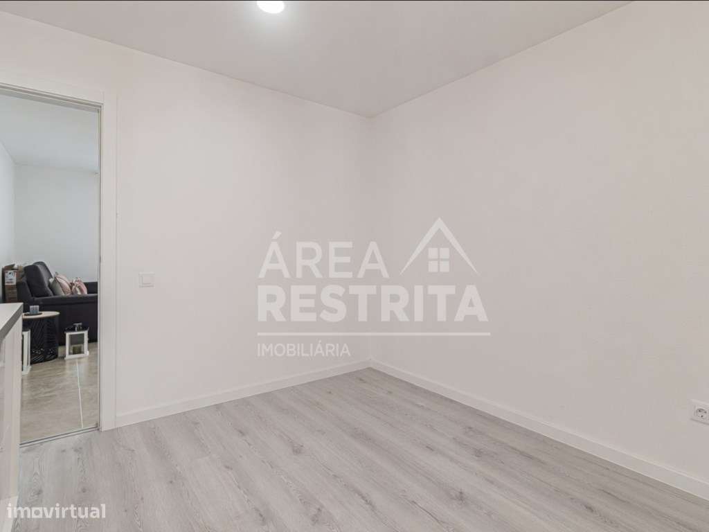 Apartamento T2+ 1 em Corroios.-13