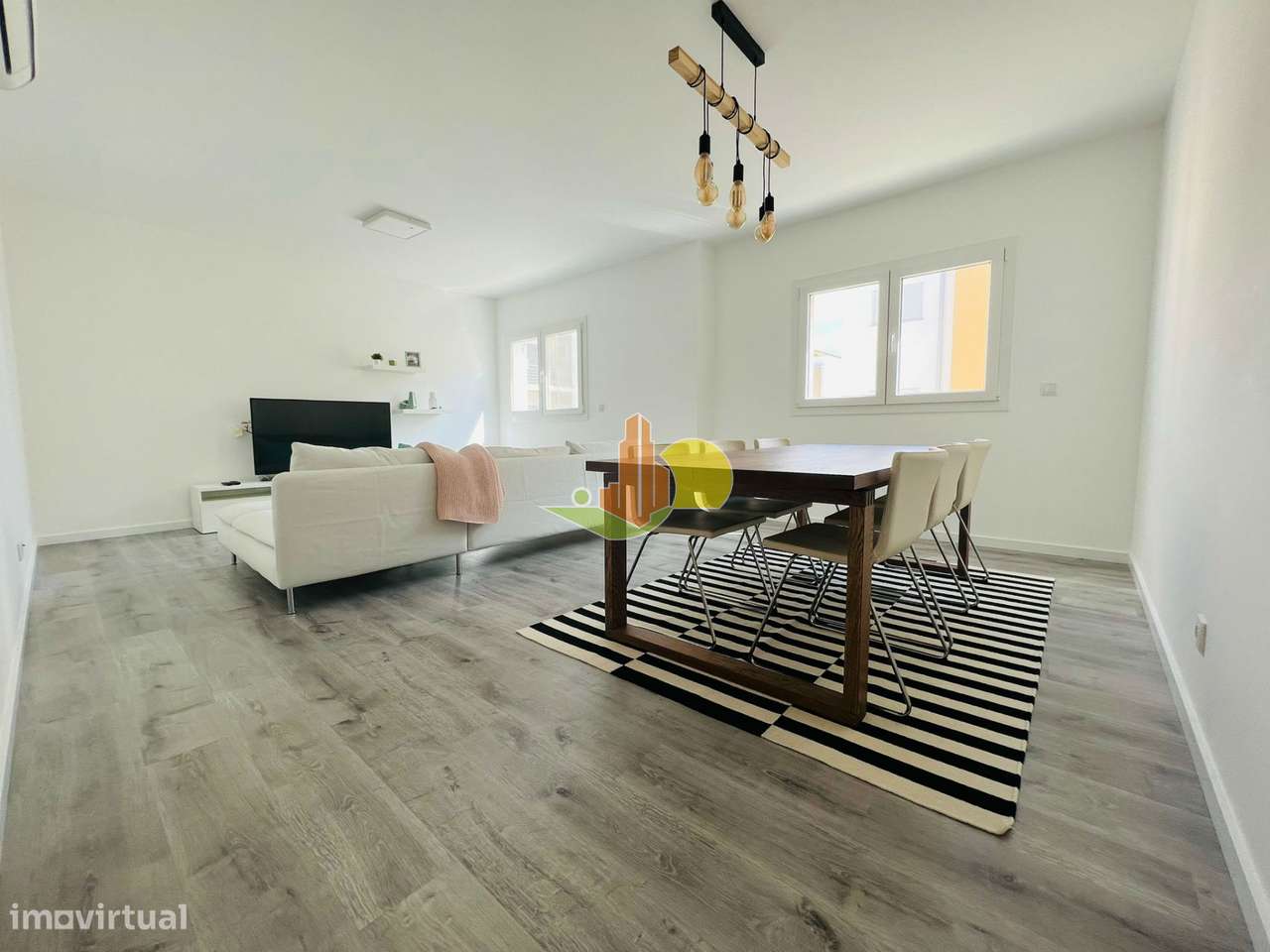 T2 c/ Garagem - Condomínio c/ Piscina-9