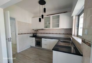 Apartamento 5 Assoalhadas, Laranjeiro, Almada