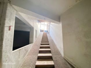 Armazém com 224m2 no Centro de Almada ao lado da Incrível Almadense - Grande imagem: 2/9