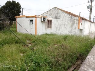 Lote com moradia antiga em Foros de Salvaterra