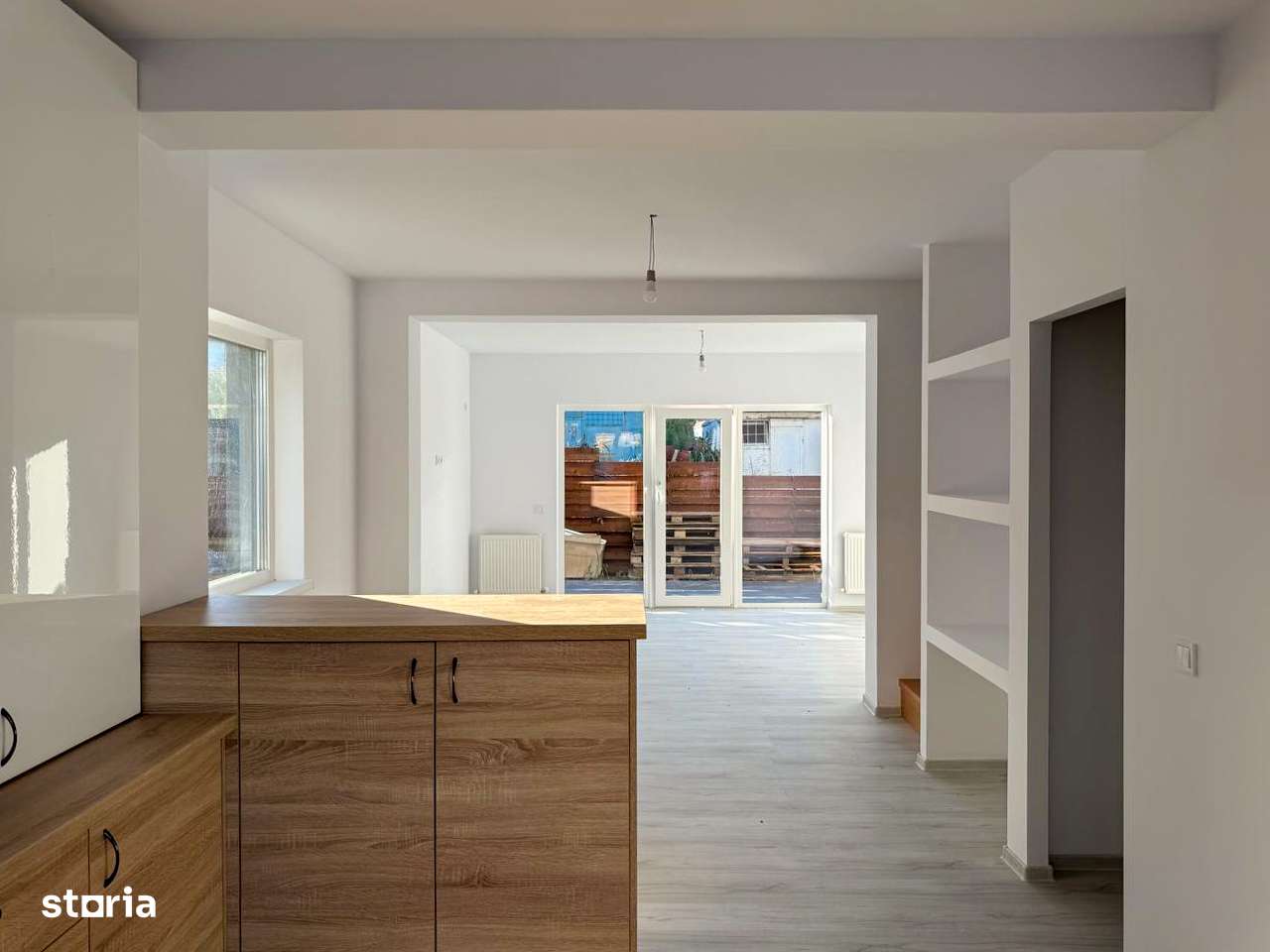 90 mp, 3 camere, grădină, loc de parcare, terasă. 1.277 Euro/mp-1