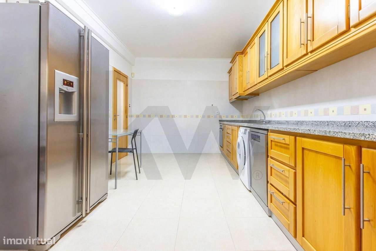Excelente Moradia T3 - Vale de Milhaços, Corroios – Espaço, Conforto e-2