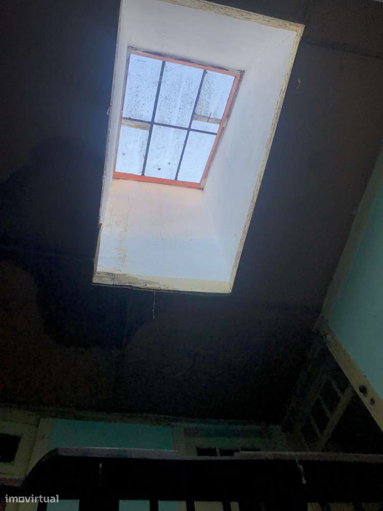 Prédio de 3 pisos no centro da capital da região demarcada do Douro-7