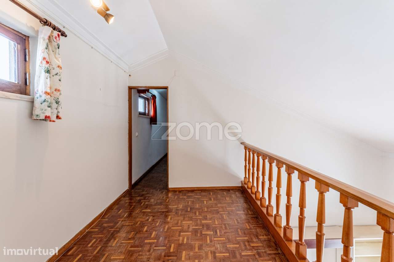 Moradia T4 em verdadeiro oásis urbano-30