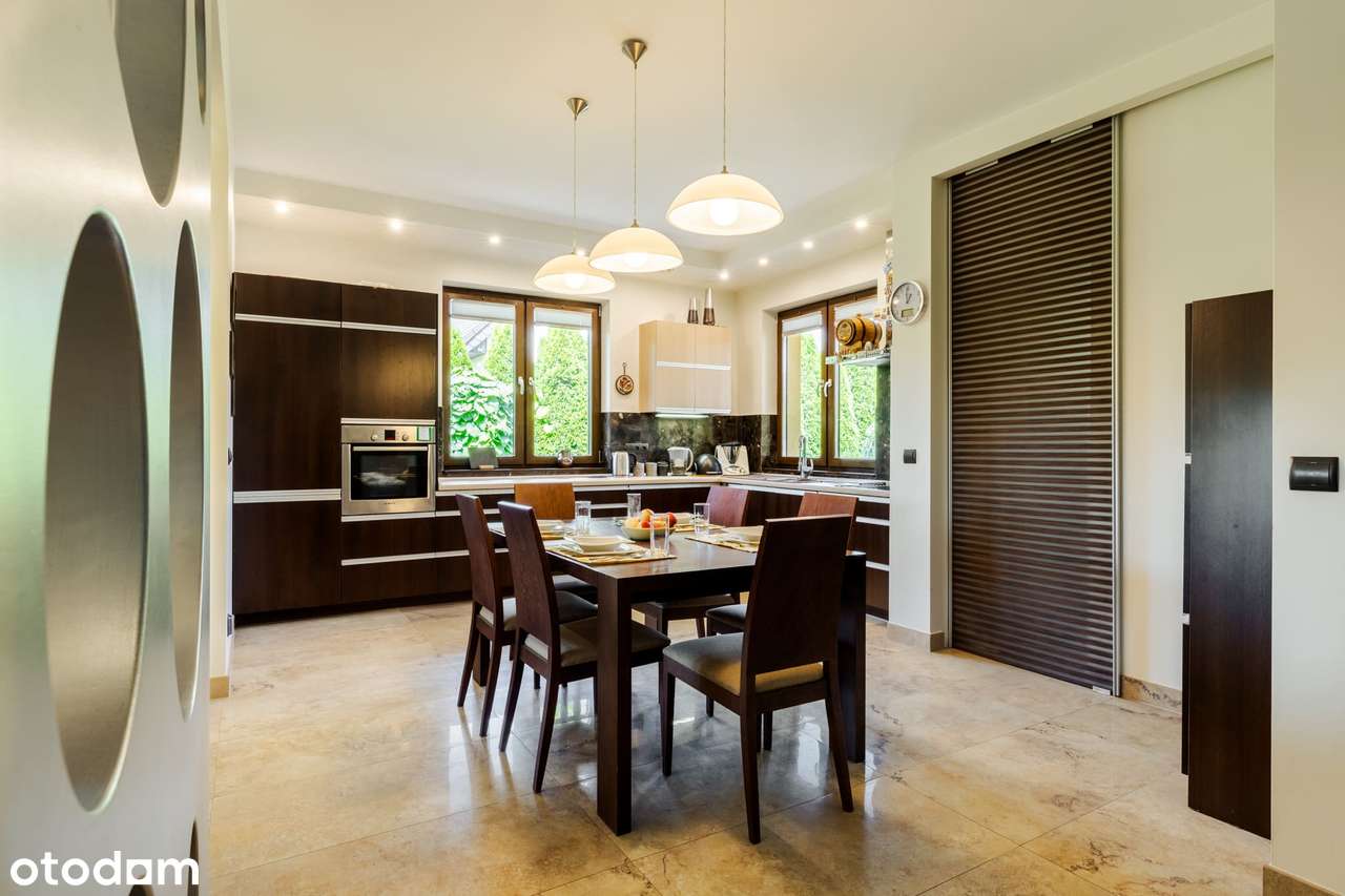 Wolnostojący dom z użytkowym poddaszem i ogrodem-3