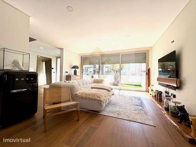 Moradia T4 de Luxo com Piscina e Jardim em Esmoriz-9