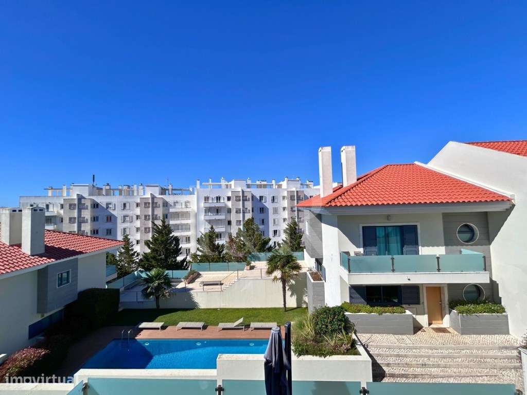 Moradia T3 renovada em condomínio com piscina no Estoril-44