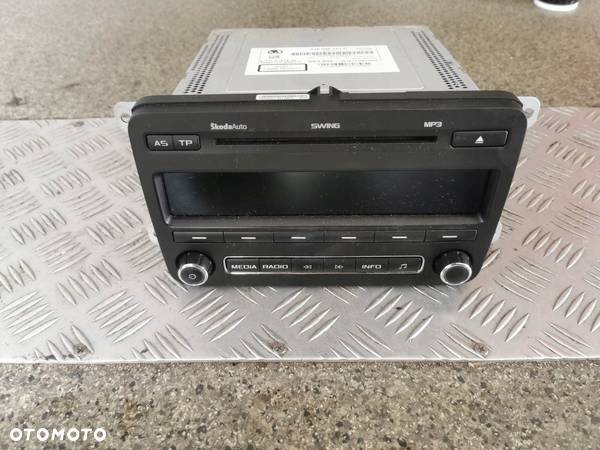 RADIO CD SKODA FABIA II 10-14r SWING 5J0035161E - 1