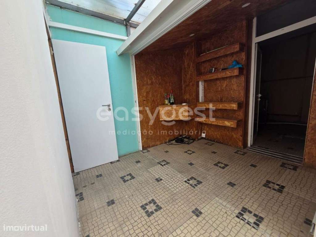 Lojas Centro do Barreiro - Avenida Alfredo da Silva - Grande imagem: 3/13