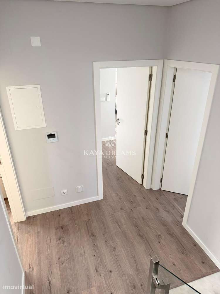 Moradia T5 Semi-Nova em Famões, Odivelas a 5 mint do Strada Outlet-6
