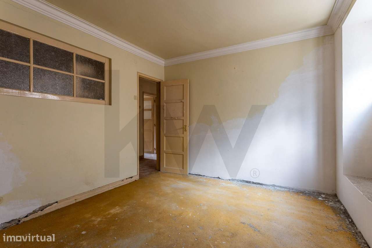 Moradia isolada para (sonhar e) remodelar | 300m2 área | Jardim à volt-35