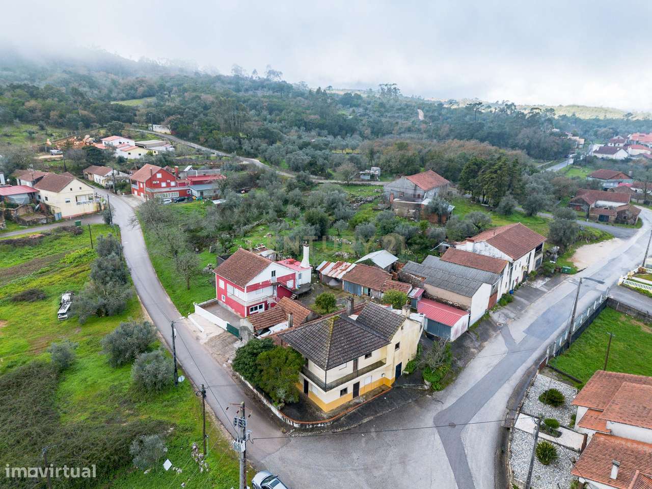 Espetacular Moradia T-5 - para recuperação - Melriça, Santiago da Guar - Grande imagem: 3/43