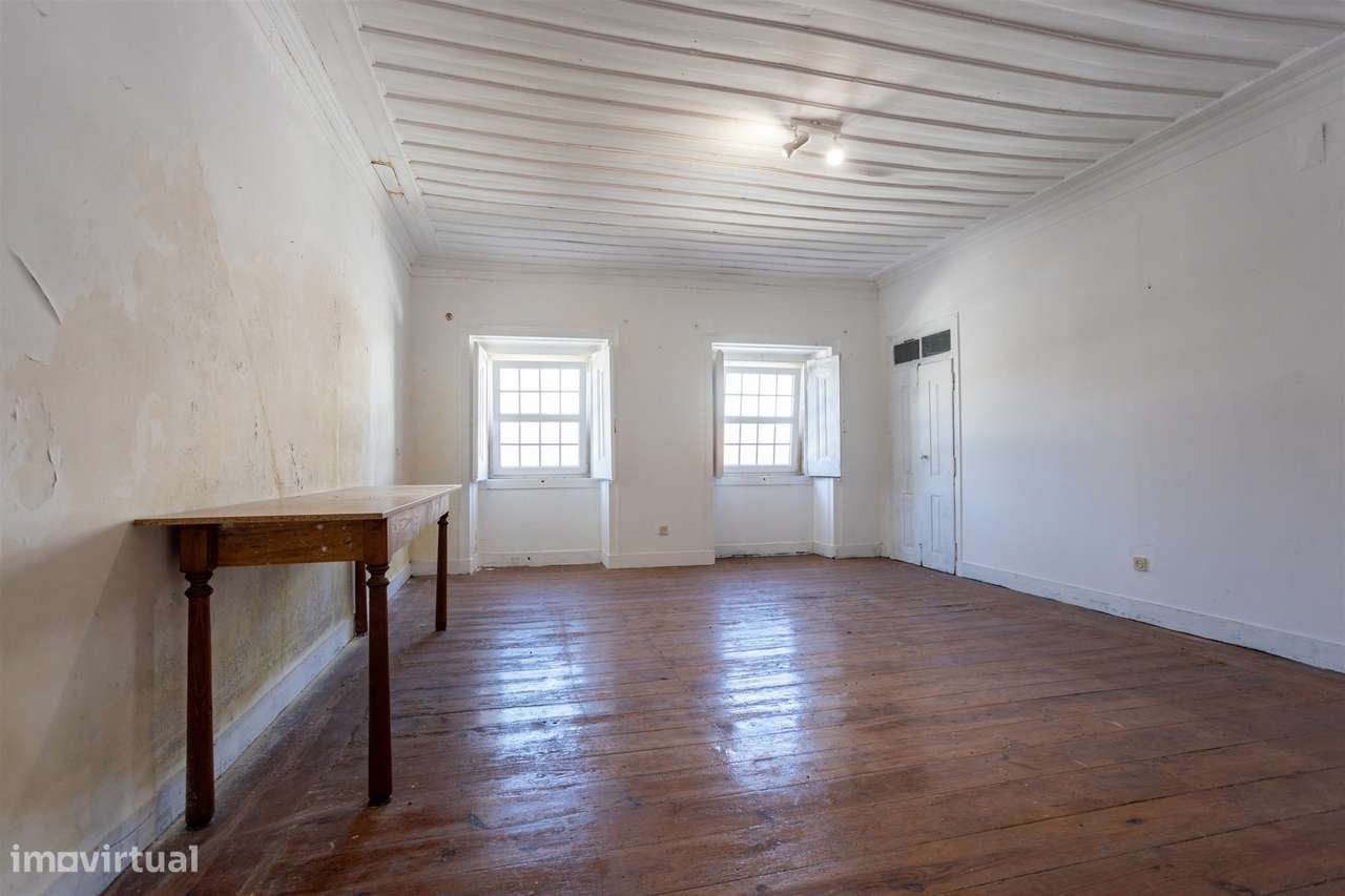 Moradia histórica T6 com piscina e anexo – centro de Salvaterra de Mag-5