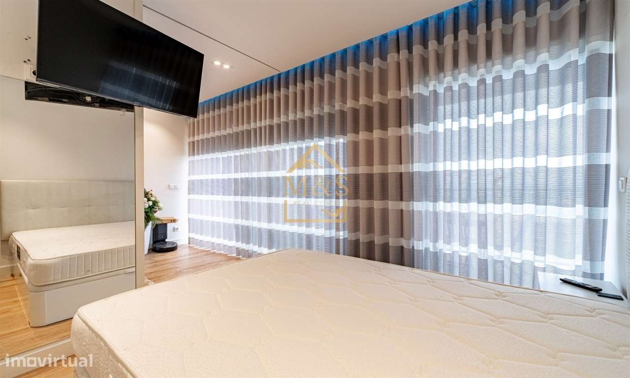 Apartamento T1 , Vistas Rio , Cond.Fechado, varanda, garagem,Antas-16