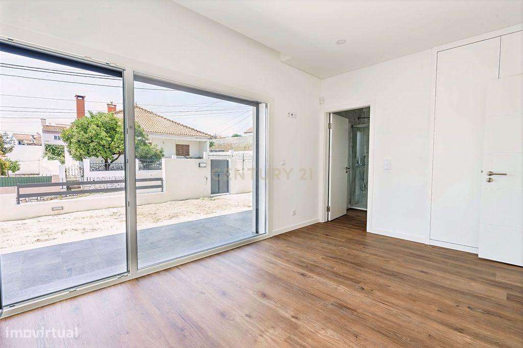 Moradia T4+1 de Luxo - Sobreda - Charneca de Caparica-14