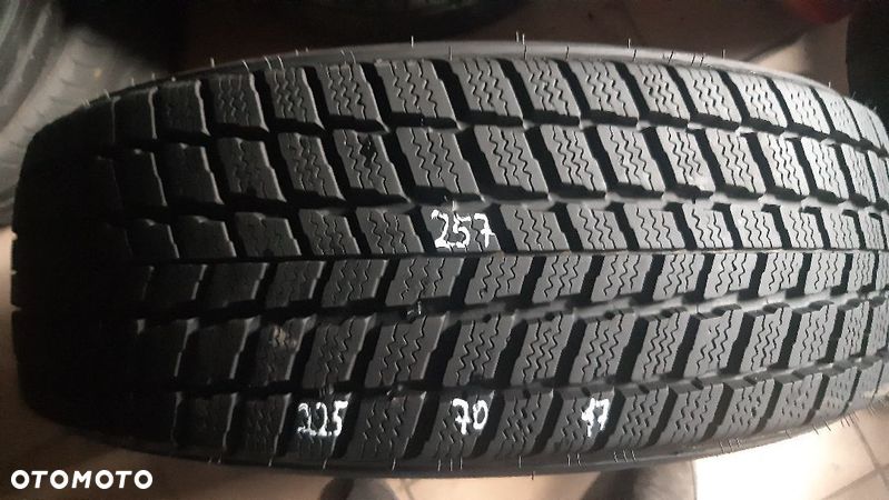 Nexen 225/70/17 nr 257 - 1