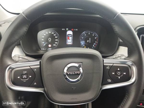 Volvo XC 40 1.5 T3 Momentum Geartronic - 4