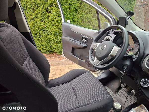 Toyota Yaris 1,5-Dual-VVT-iE Multidrive S Comfort mit Design-Paket - 9