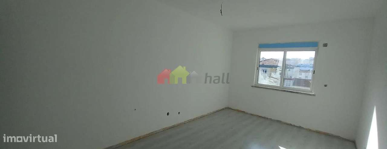 Apartamento T2 Renovado na Camarinha em Setúbal-9