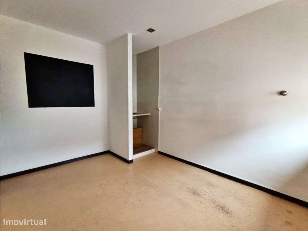 Loja com 145 m² | Excelente Localização junto ao Metro-10
