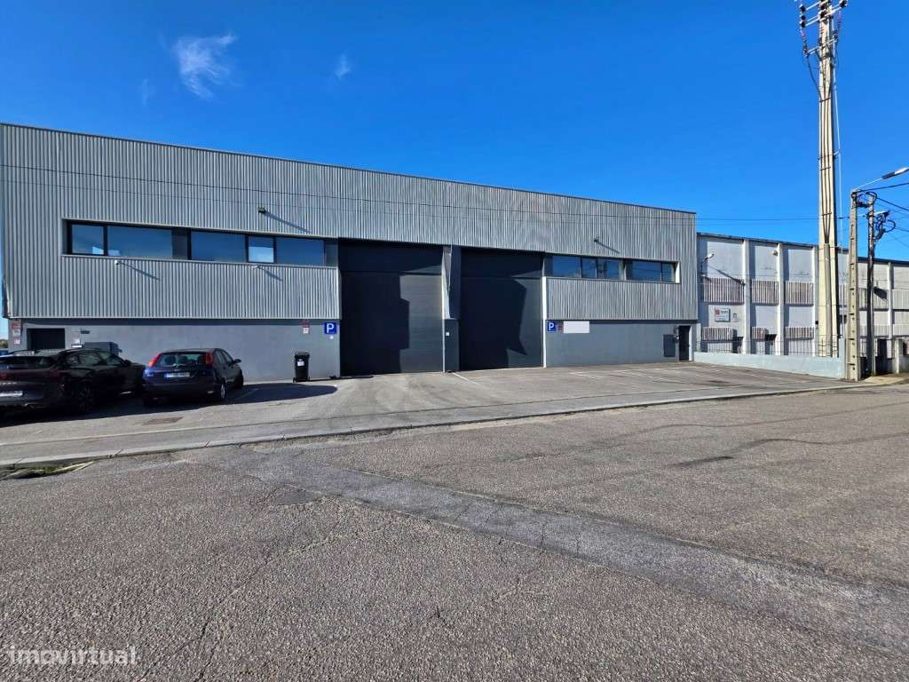 Armazém como novo na Zona Industrial da Travagem - Grande imagem: 3/4