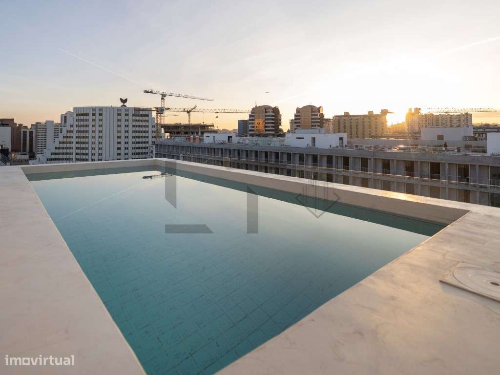 Apartamento Penthouse T4 Duplex com Terraço e Piscina Privativa par... - Grande imagem: 2/39