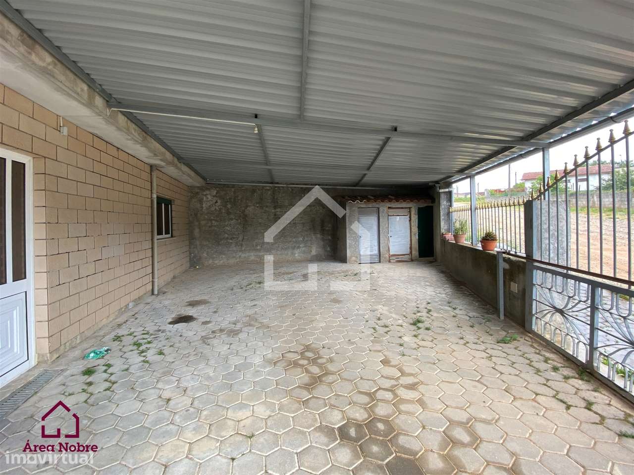 Moradia com 2 Habitações - Souto-36