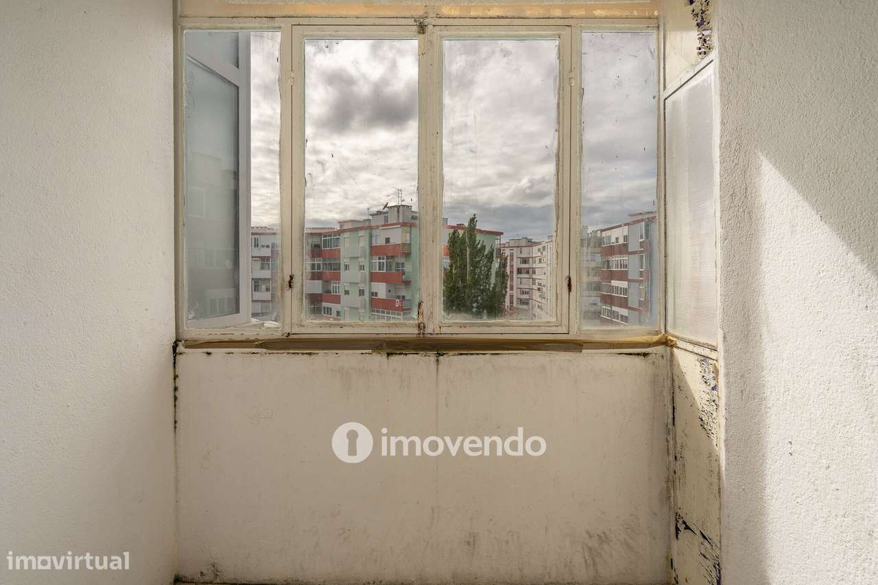 Apartamento T1 para renovação, junto da Praia de Paço de Arcos-14