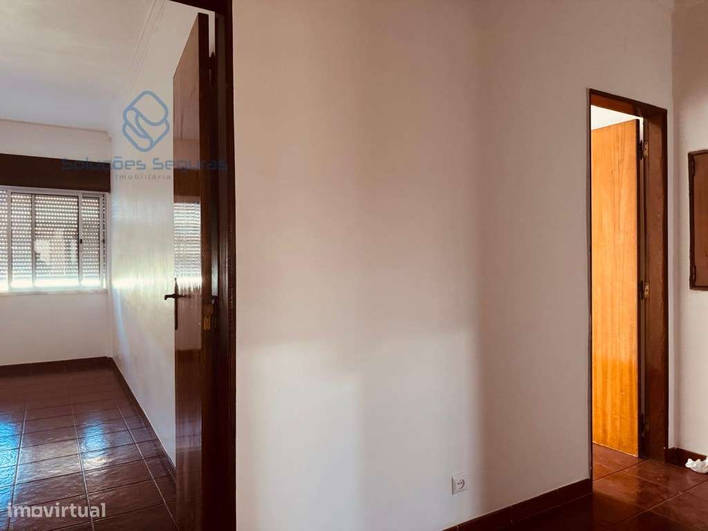 Apartamento T2 | Arrecadação | Centro Moita 3º andar-10
