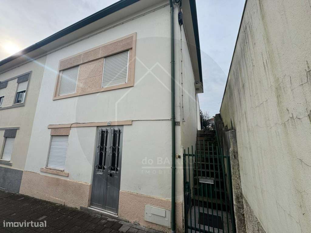 Moradia Bi-Familiar com Terreno | Junto à Estação de Rio Tinto - Grande imagem: 3/11