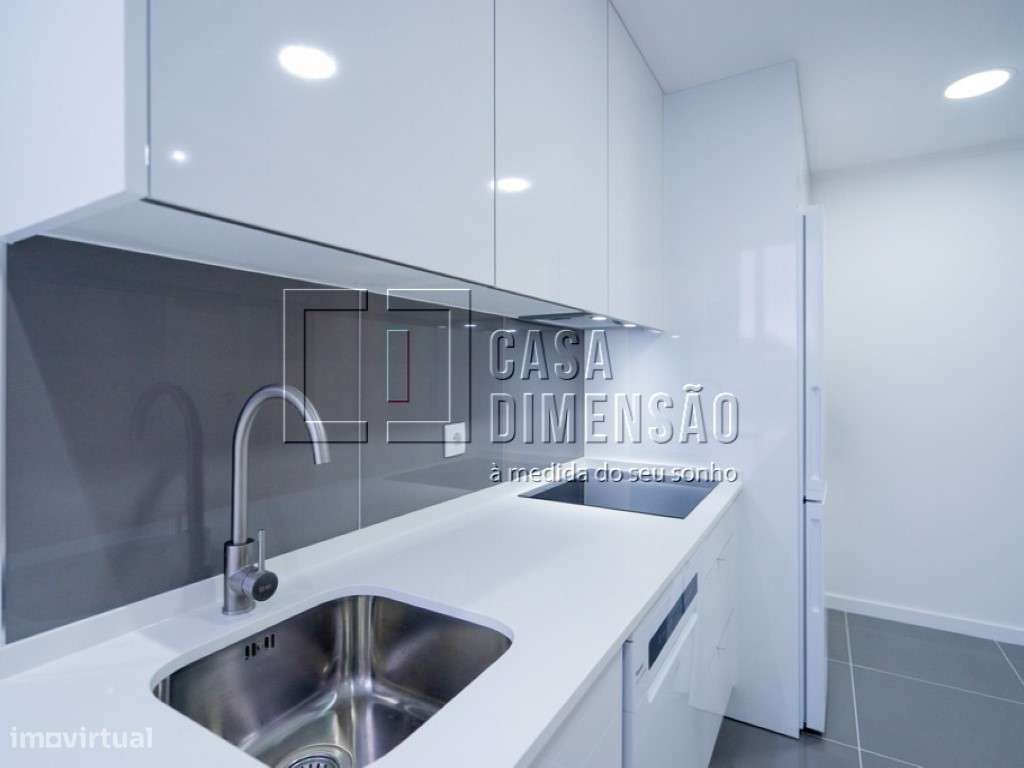 Apartamento de tipologia T2, em fase de Remodelação, no Cacém!!-8