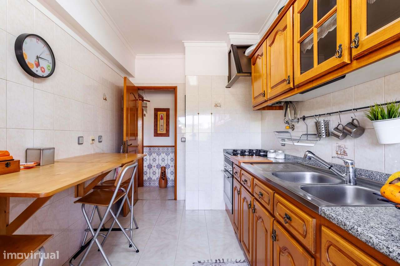 Apartamento T2 c/ Varanda no Casal do Cotão, Sintra-14