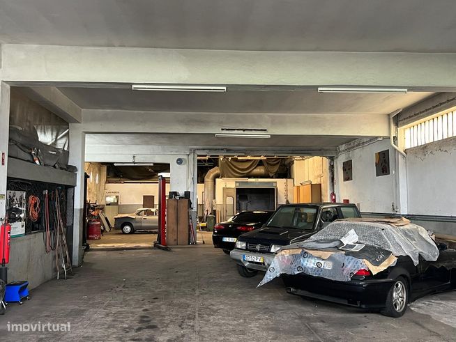 Moradia T 3 com armazém no rés/chão-1