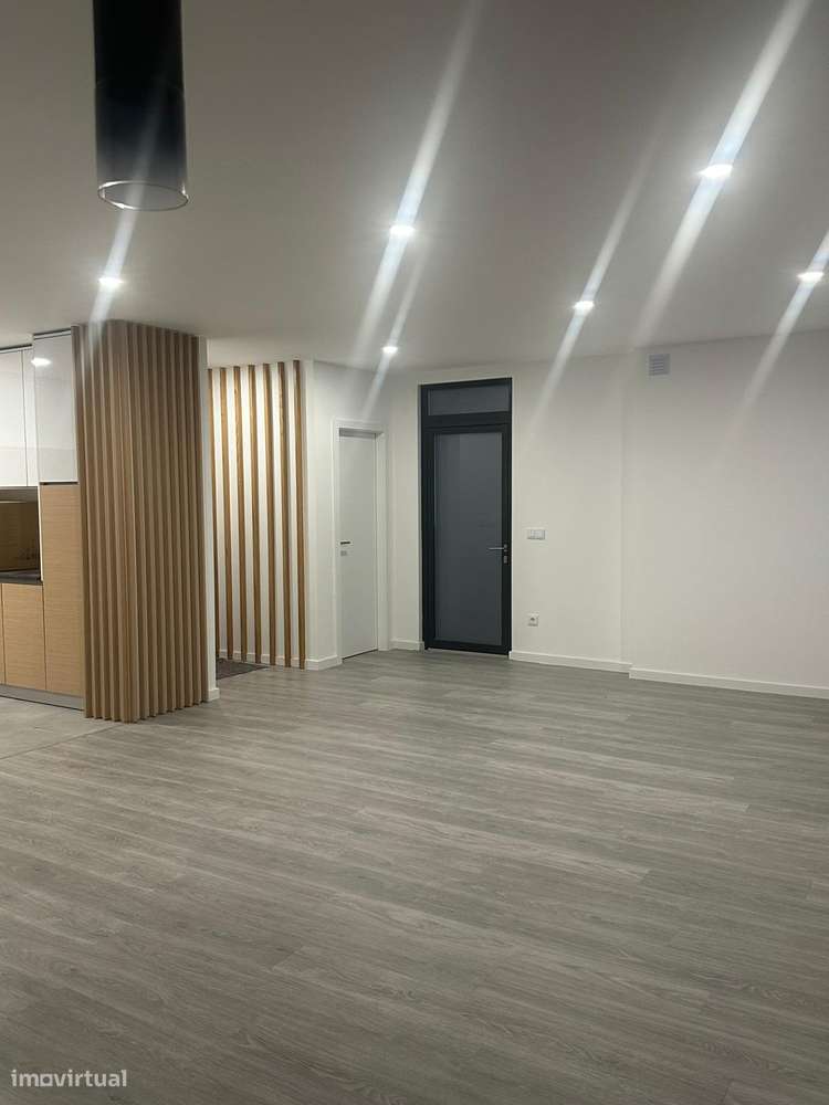 Moradia nova com arquitetura moderna e acabamentos de excelência - Grande imagem: 5/28