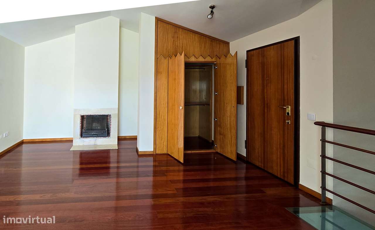 T3 Duplex Remodelado em Cond. Fechado -  São Félix da Marinha / Granja-24
