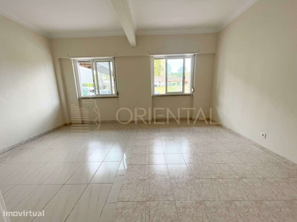 Apartamento T2 localizado na Calçada de Carriche, no Lumiar.-2