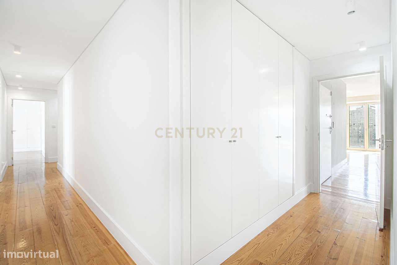 Apartamento T4 +1 com 272 m2 Vista Panorâmica em Lisboa e 3 Lugares de-28