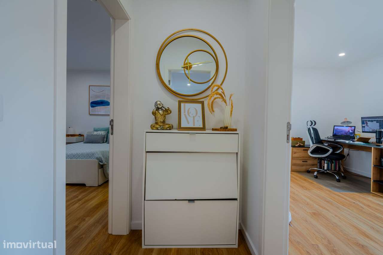 APARTAMENTO T2 remodelado impecável com terraço!-17