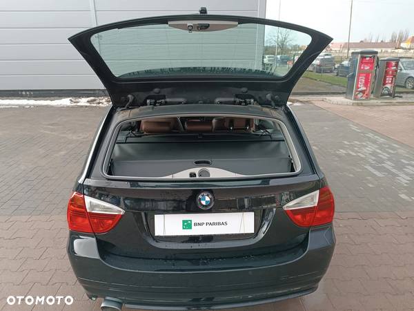 BMW Seria 3 320d DPF Touring - 7