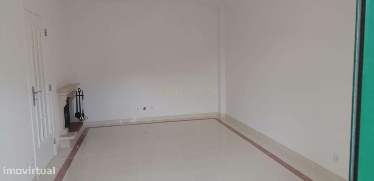 Apartamento de 4 Assoalhadas com Vista sobre o Parque da Paz situado n-10