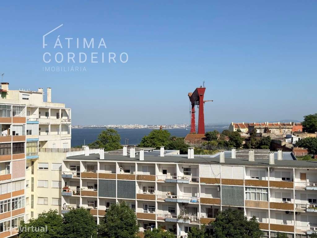 T2 remodelado, localizado no coração da Praça Gil Vicente-6