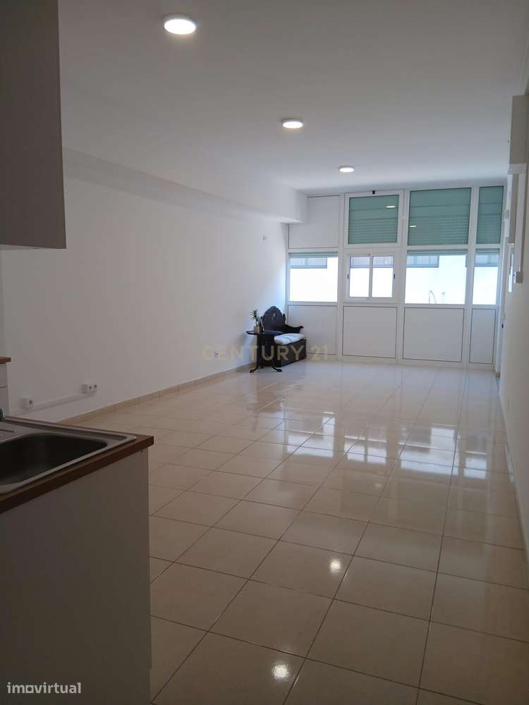 Escritório/ Apartamento T4 no centro da Marinha Grande-5
