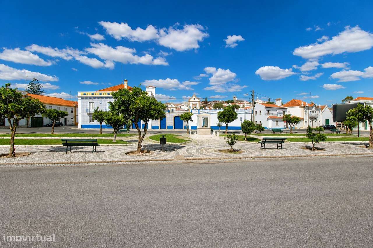 Moradia de Prestígio com T1 Independente, Terraço Panorâmico e Exce...-37
