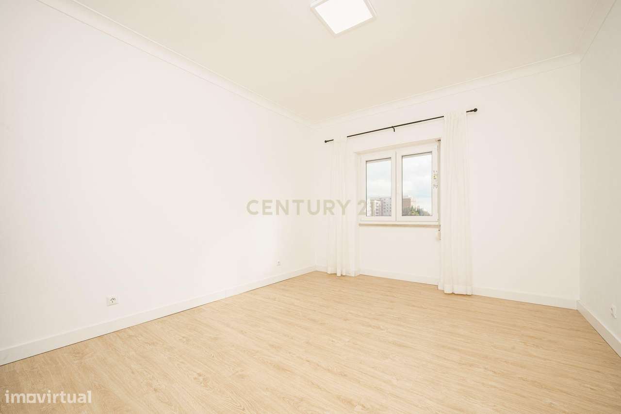 Apartamento T5 no Bairro do Liceu - Ideal para Famílias ou Investiment-15