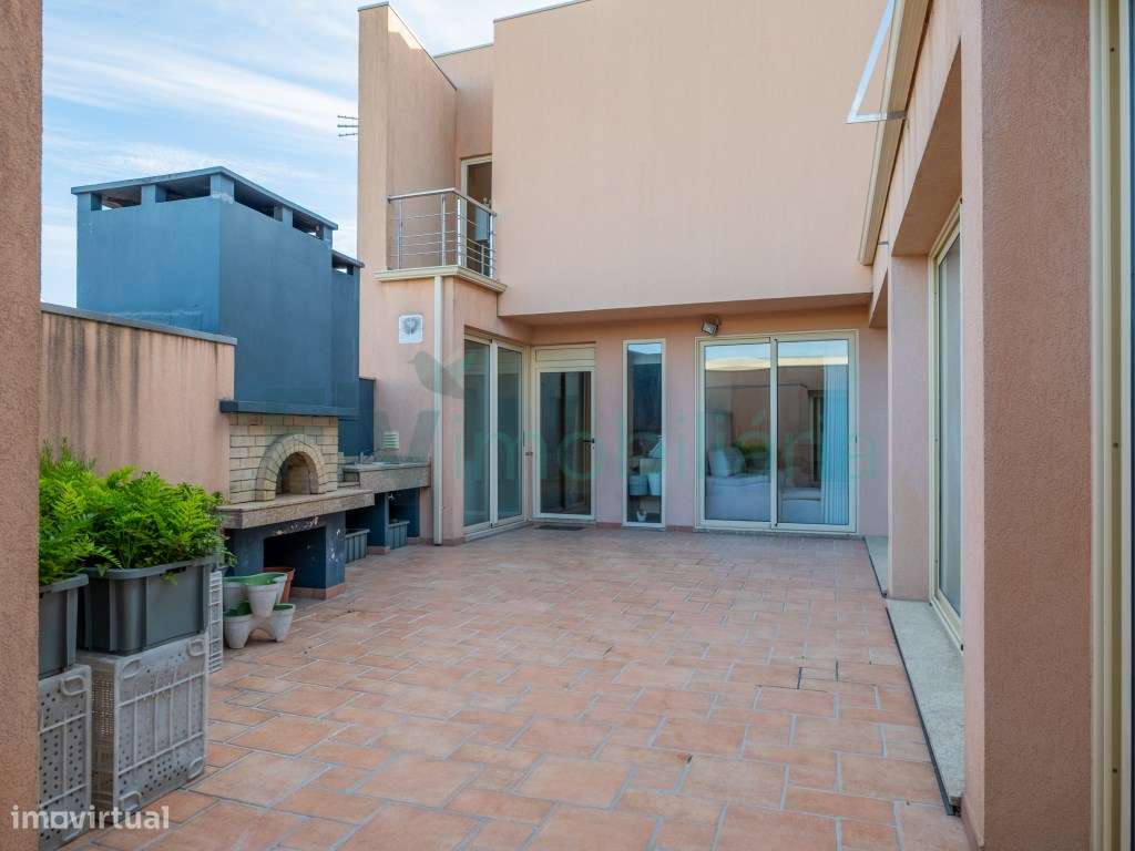 Moradia T3 em Fermentões com Piscina e Zona de Churrasqueira-47
