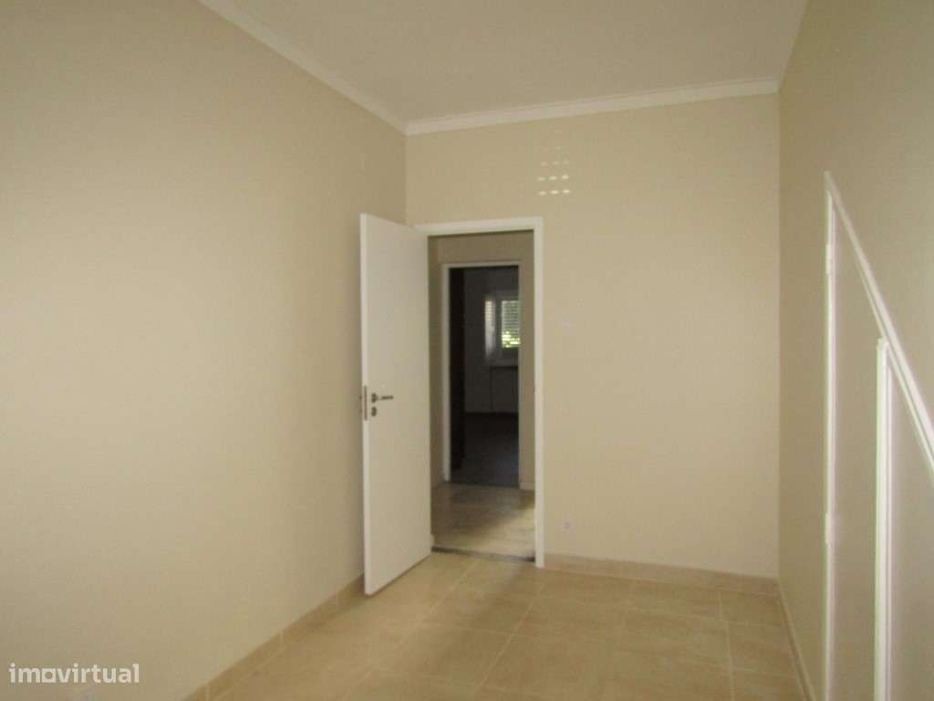 T2 Remodelado com Terraço de 44 m² | Benfica - Grande imagem: 4/25