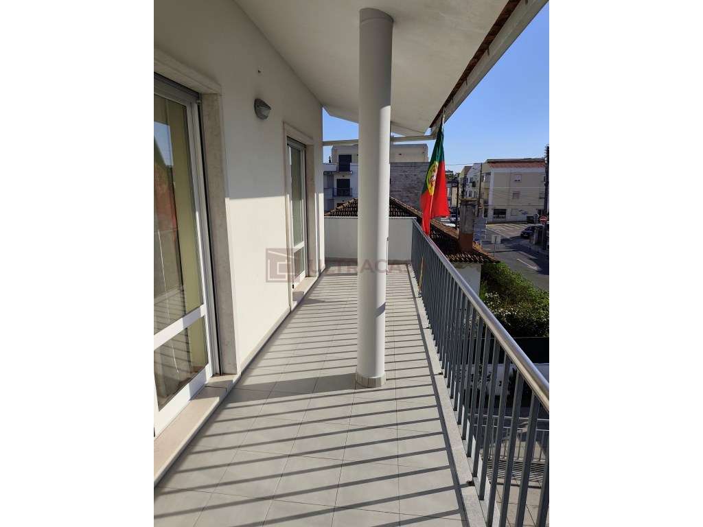 Vende-se Moradia V4 renovada com terraço, churrasqueira e horta a 5...-38